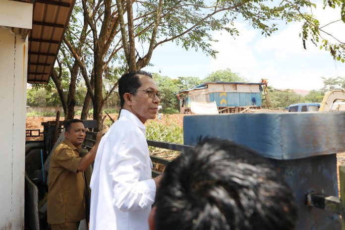 Wali Kota Batam, Amsakar Achmad melakukan peninjauan langsung ke Kantor Camat Nongsa, Selasa (22/4/2025)