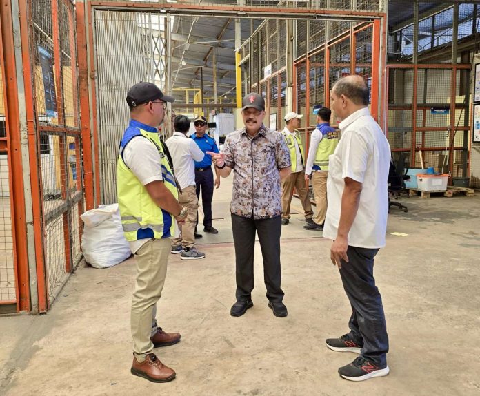 Deputi Bidang Pengelolaan Bandara, Pelabuhan, dan Lalu Lintas Barang BP Batam, Irjen Pol. Ruslan Aspan, meninjau progres pengembangan Bandara Internasional Hang Nadim pada Selasa (22/4/2025).