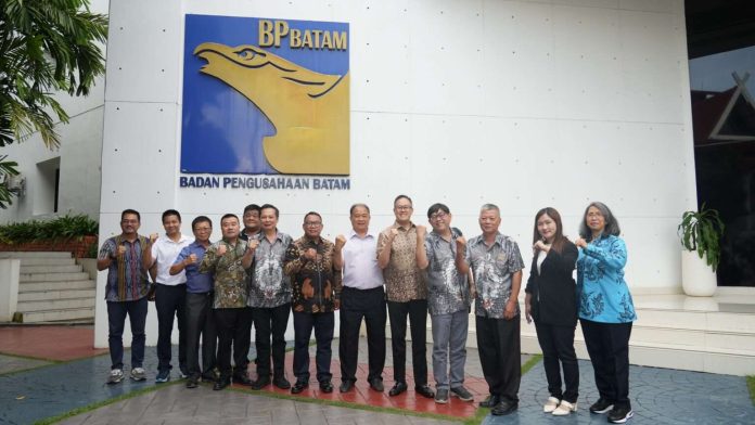 Deputi/Anggota Bidang Investasi dan Pengusahaan Fary Djemy Francis menyambut baik kehadiran Mr. Bruce Hung, Representative Taipei Economic and Trade Office (TETO) untuk Indonesia yang hadir bersama sejumlah delegasi dan para pengusaha Taiwan, di Marketing Centre, pada Rabu sore (23/4/2025).