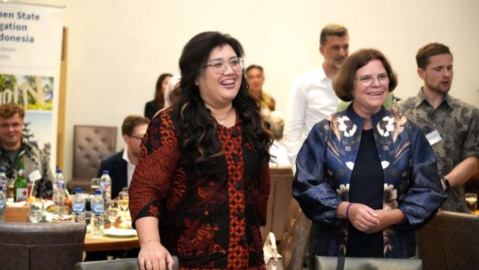 Anggota/Deputi Bidang Pelayanan Umum BP Batam, Ariastuty Sirait menghadiri undangan Networking Dinner bersama Delegasi Kementerian Negara Bagian Bremen, Jerman di Harbourbay Restaurant, Rabu, (7/5/2025).