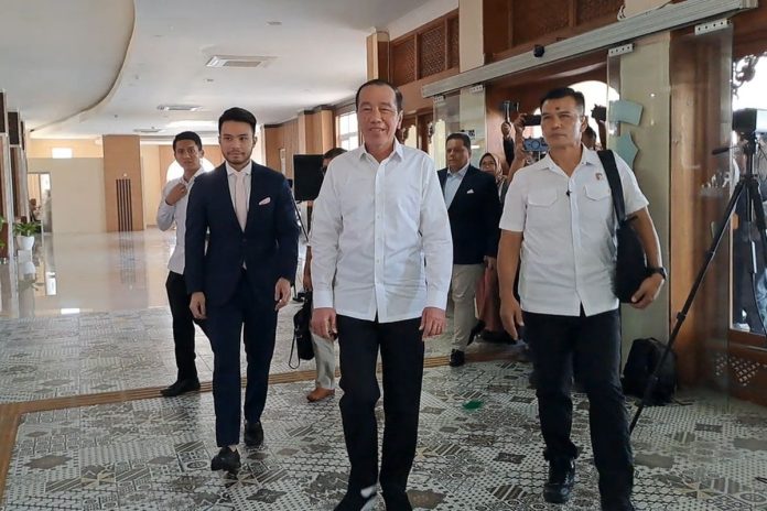 Presiden ke-7 Joko Widodo (Jokowi) menjalani pemeriksaan atas aduan tudingan ijazah palsu oleh penyidik Polda Metro Jaya. Pemeriksaan dilaksanakan di Polresta Solo, Jawa Tengah, pada Rabu (23/7/2025).