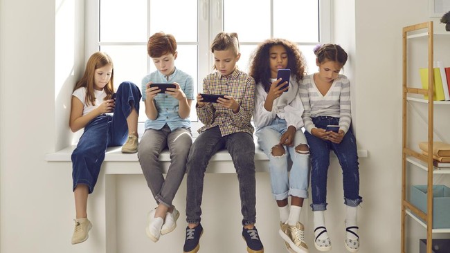 Selandia Baru akan mengajukan pembahasan rancangan undang-undang pembatasan penggunaan media sosial bagi anak di bawah usia 16 tahun. (Foto: istockphoto/Lacheev) Selandia Baru akan mengajukan pembahasan rancangan undang-undang pembatasan penggunaan media sosial bagi anak di bawah usia 16 tahun. (Foto: istockphoto/Lacheev)