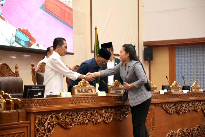 Wali Kota Batam bersama sejumlah anggota DPRD Batam saat Rapat Paripurna di DPRD Batam, Rabu (7/1/2026). HUMAS DISKOMINFO BATAM