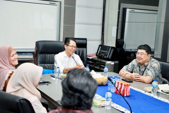 Wali Kota Batam, Amsakar Achmad, menerima kunjungan kehormatan manajemen KPJ Healthcare Berhad di Ruang Kerja Wali Kota Batam, Lantai V, Kamis (5/2/2026). HUMAS DISKOMINFO BATAM