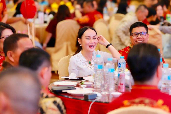 Wakil Wali Kota Batam, Li Claudia Chandra, menghadiri perayaan Cap Go Meh serta pengukuhan dewan dan pengurus PERWAKAB Batam di Pacific Palace Hotel, Batam, Sabtu (7/3/2026) malam. HUMAS DISKOMINFO BATAM