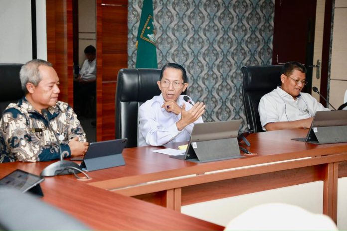 Wali Kota Batam, Amsakar Achmad, menghadiri Entry Meeting Evaluasi Perencanaan dan Penganggaran Tahun Anggaran 2026 bersama BPKP Kepri di Kantor Wali Kota Batam, Rabu (11/3/2026). HUMAS DISKOMINFO BATAM / DHEO ANANDA PUTRA