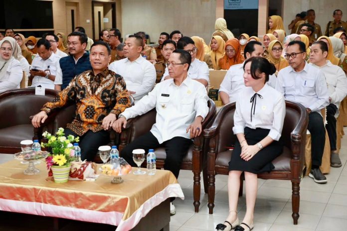 Wali Kota dan Wakil Wali Kota Batam, Amsakar Achmad dan Li Claudia Chandra, menghadiri Rakor Pencegahan Korupsi bersama KPK RI di Kantor Wali Kota Batam, Selasa (7/4/2026). HUMAS DISKOMINFO BATAM / DHEO ANANDA PUTRA