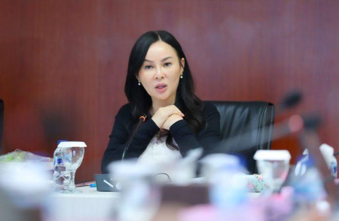 Wakil Wali Kota Batam, Li Claudia Chandra, memimpin Rapat Koordinasi Lanjutan Sinkronisasi Data Kependudukan di Kantor BP Batam, Jumat (24/4/2026) malam. HUMAS DISKOMINFO BATAM