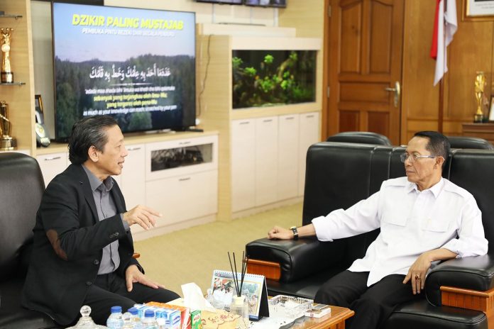 Wali Kota Batam, Amsakar Achmad, menerima kunjungan Deputi Kepala Bidang Pemanfaatan Riset dan Inovasi BRIN, R. Hendrian, di Kantor Wali Kota Batam, Rabu (29/4/2026). HUMAS DISKOMINFO BATAM