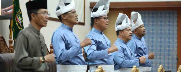 DPRD Kota Batam membentuk Panitia Khusus (Pansus) untuk membahas Rancangan Peraturan Daerah (Ranperda) tentang Perubahan Peraturan Daerah Kota Batam Nomor 11 Tahun 2013 tentang Pengelolaan Persampahan