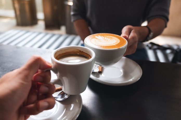 Foto Ilustrasi minum kopi. Kebiasaan minum kopi sudah menjadi budaya yang tidak terpisahkan dengan kehidupan masyarakat Aceh. (Shutterstock/Farknot Architect)