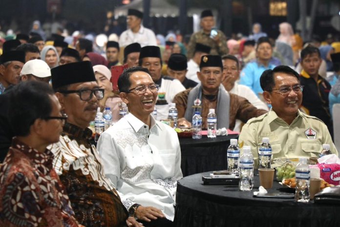 Wali Kota Batam, Amsakar Achmad, menghadiri pelantikan pengurus DPD PKDP Kota Batam dan DPD GEMPAR Kota Batam di Halaman Parkir Mall Botania 2, Batamcentre, Sabtu (2/5/2026) malam.