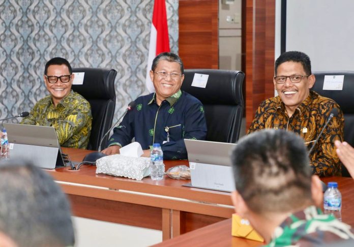 Sekda Batam, Firmansyah, bersama Ketua DPRD Batam, Muhammad Kamaludin, menerima kunjungan Forkopimda Paser di Kantor Wali Kota Batam, Kamis (7/5/2026). HUMAS DISKOMINFO BATAM