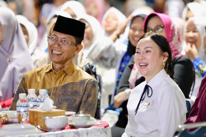 Wali Kota Batam, Amsakar Achmad, bersama Wakil Wali Kota Batam, Li Claudia Chandra. Dok HUMAS DISKOMINFO BATAM