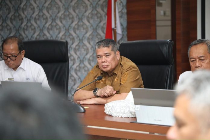 Plt Inspektur Daerah Kota Batam, Yusfa Hendri, memimpin Entry Meeting Asistensi Peningkatan EPK di Kantor Wali Kota Batam, Senin (15/6/2026). HUMAS DISKOMINFO BATAM
