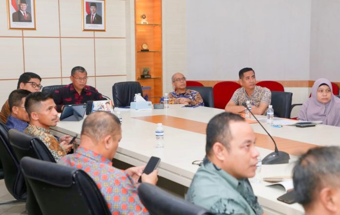 Sekda Batam, Firmansyah, bersama sejumlah pejabat Pemko Batam mengikuti Validasi IPKD yang diselenggarakan Kementerian Dalam Negeri secara daring, Kamis (18/6/2026). HUMAS DISKOMINFO BATAM