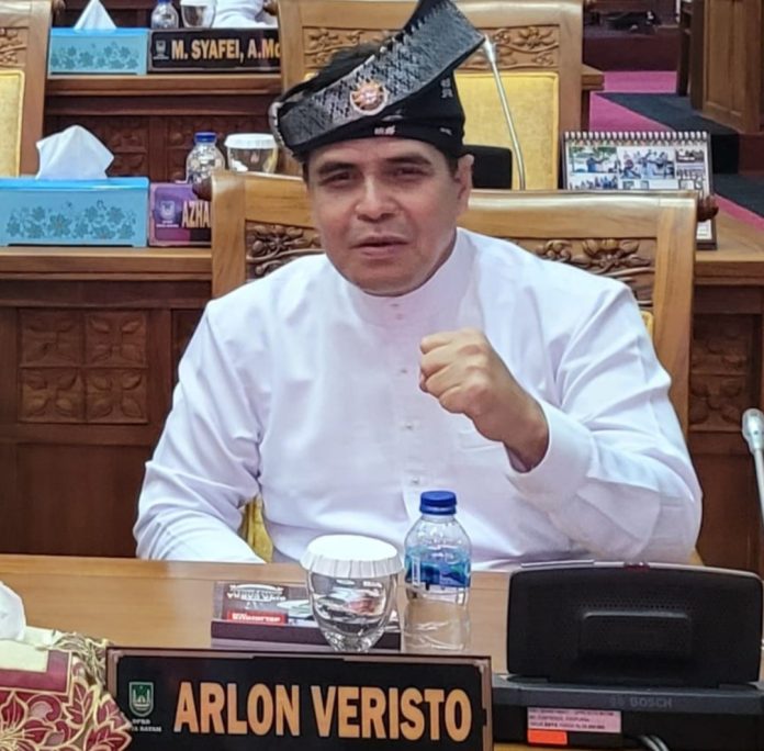 Wakil Ketua Komisi III DPRD Kota Batam, Arlon Veristo.