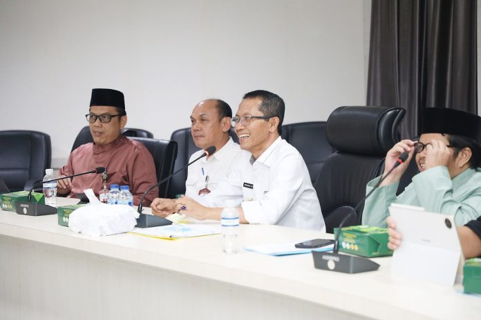 Wali Kota Batam, Amsakar Achmad, mengikuti penilaian pemerintah daerah berprestasi dalam implementasi Program 3 Juta Rumah secara virtual dari Kantor Wali Kota Batam, Jumat (7/8/2026). HUMAS DISKOMINFO BATAM
