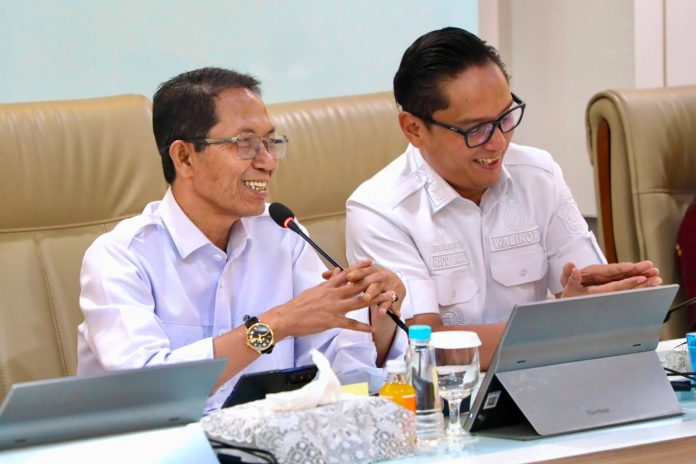 Wali Kota Batam, Amsakar Achmad, bersama Wali Kota Medan, Rico Tri Putra Bayu Waas, saat pertemuan di Kantor Wali Kota Batam, Rabu (26/8/2026). HUMAS DISKOMINFO BATAM
