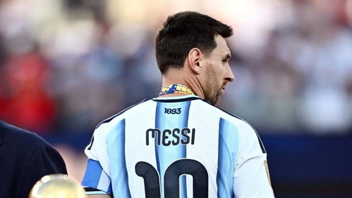 Lionel Messi resmi mengumumkan pensiun dari tim nasional Argentina.